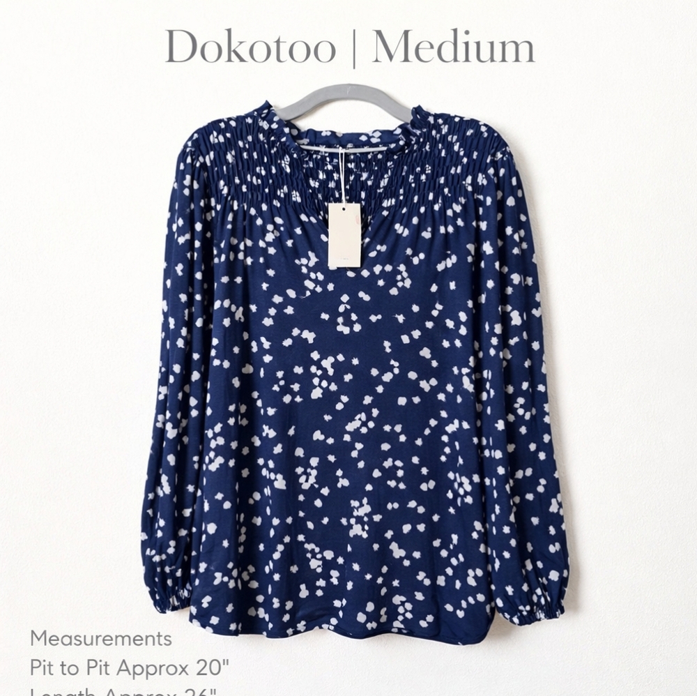 Dokotoo Alicia Floral Blouse Medium Navy White V-Neck Smocked Long Sleeve Office